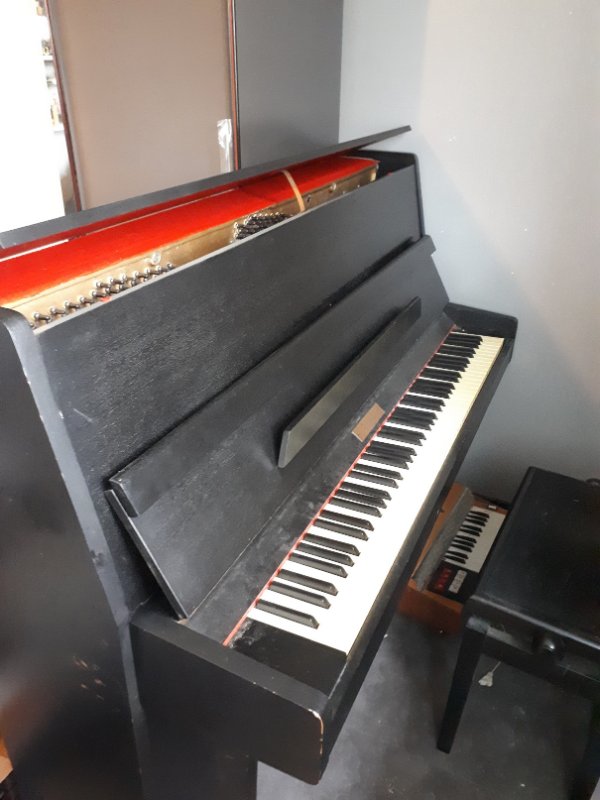 piano 2.jpg