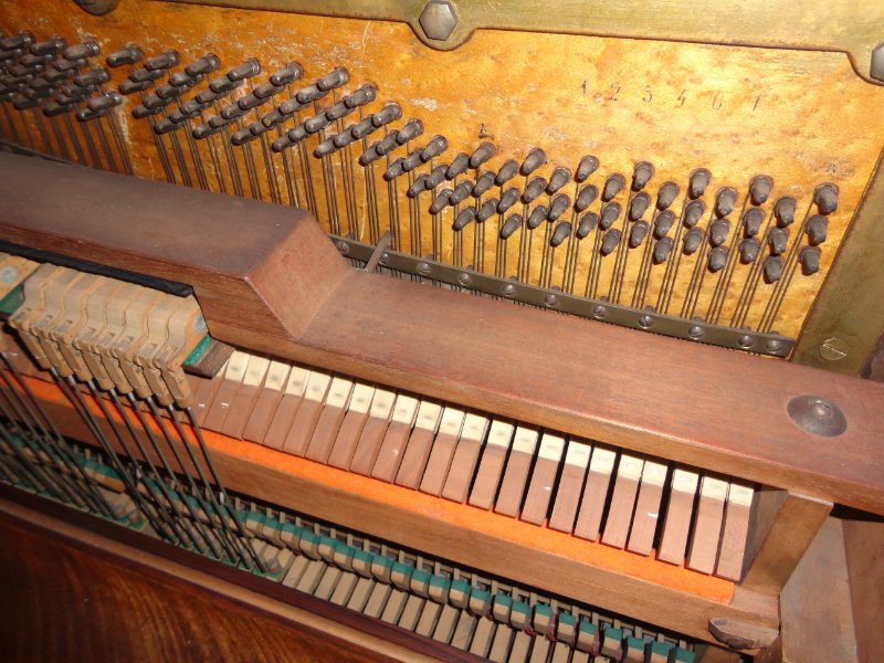 piano 4.JPG