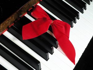 300px-Christmas-piano-i.jpg